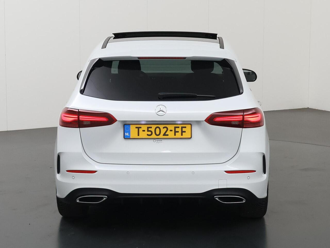 Mercedes-Benz B-KLASSE 180 AMG Line | Panoramadak | Night pakket | Distronic |