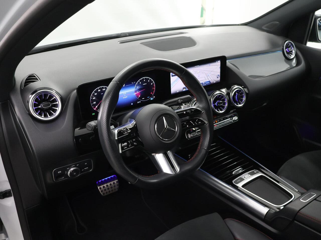 Mercedes-Benz B-KLASSE 180 AMG Line | Panoramadak | Night pakket | Distronic |