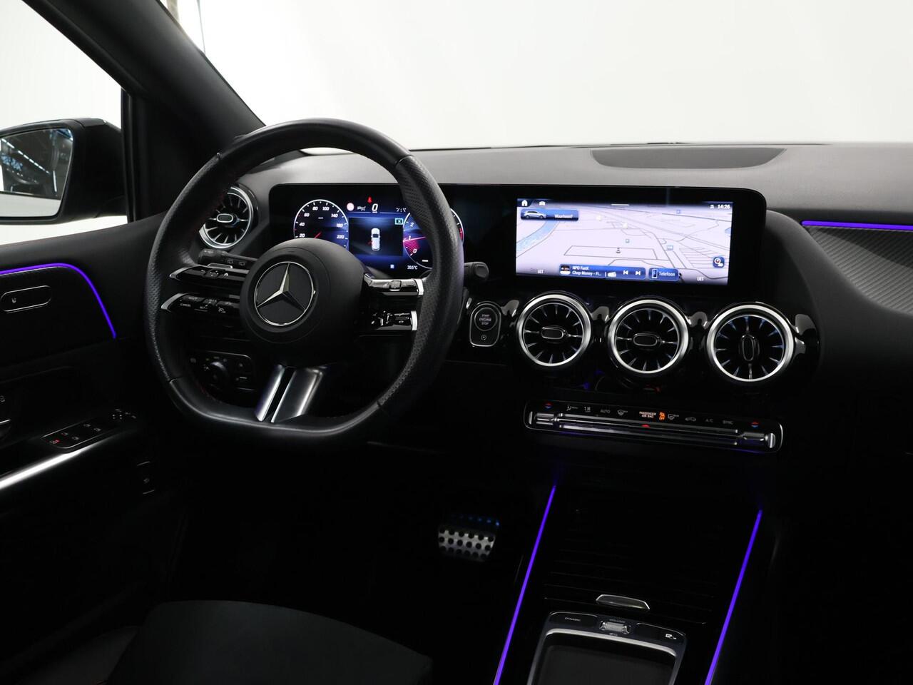 Mercedes-Benz B-KLASSE 180 AMG Line | Panoramadak | Night pakket | Distronic |