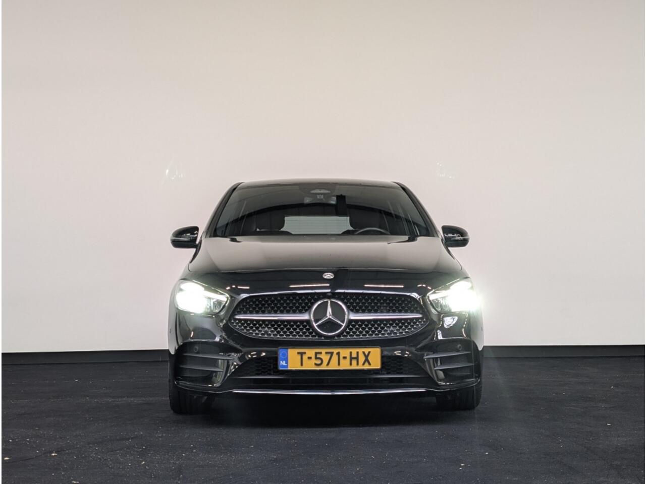 Mercedes-Benz B-KLASSE 180 AMG Line|PANO| CAMERA | STOELV