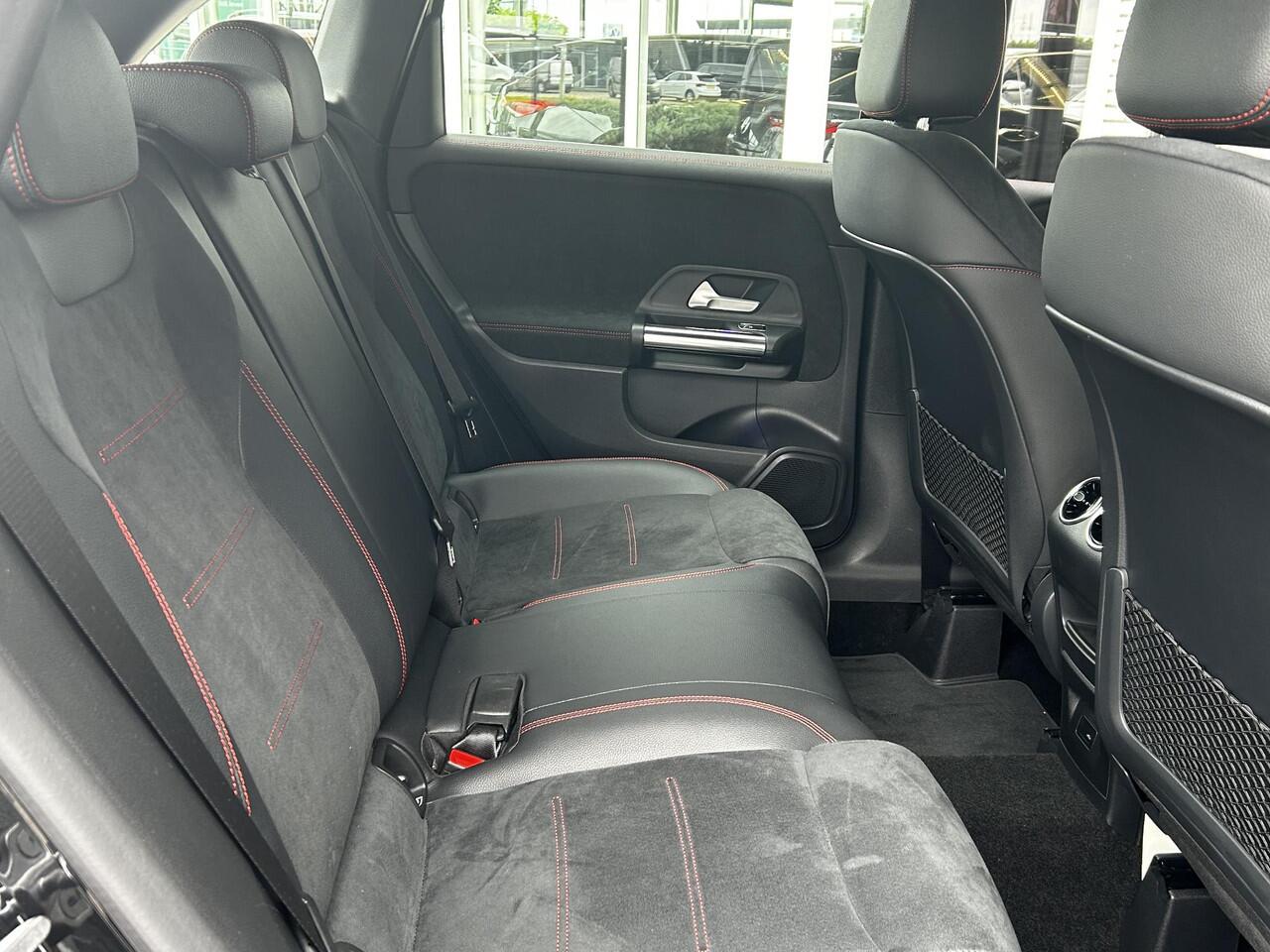 Mercedes-Benz B-KLASSE 180 AMG Line | Achteruitrijcamera | Widescreen | Stoelverwarming