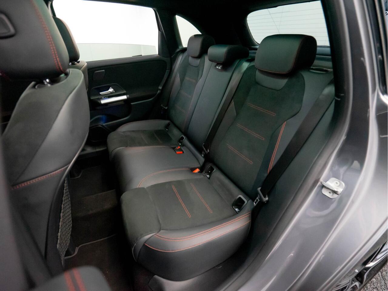 Mercedes-Benz B-KLASSE B 180 AMG Line | Pano | Keyless | NIGHT