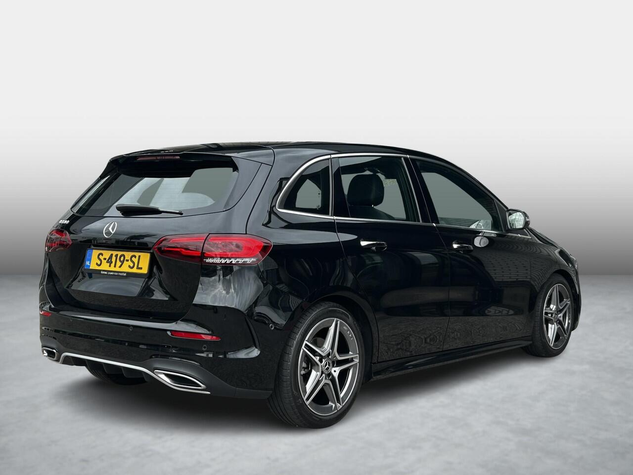 Mercedes-Benz B-KLASSE 180 AMG Line | Achteruitrijcamera | Widescreen | Stoelverwarming