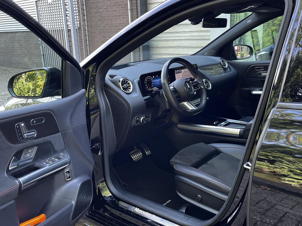 Mercedes-Benz B-KLASSE 180 AMG Line | Premium PLUS | Nightpakket | Panoramadak | 360° Camera | Memorystoelen verwarmd | Head-up Display | Sfeerverlichting