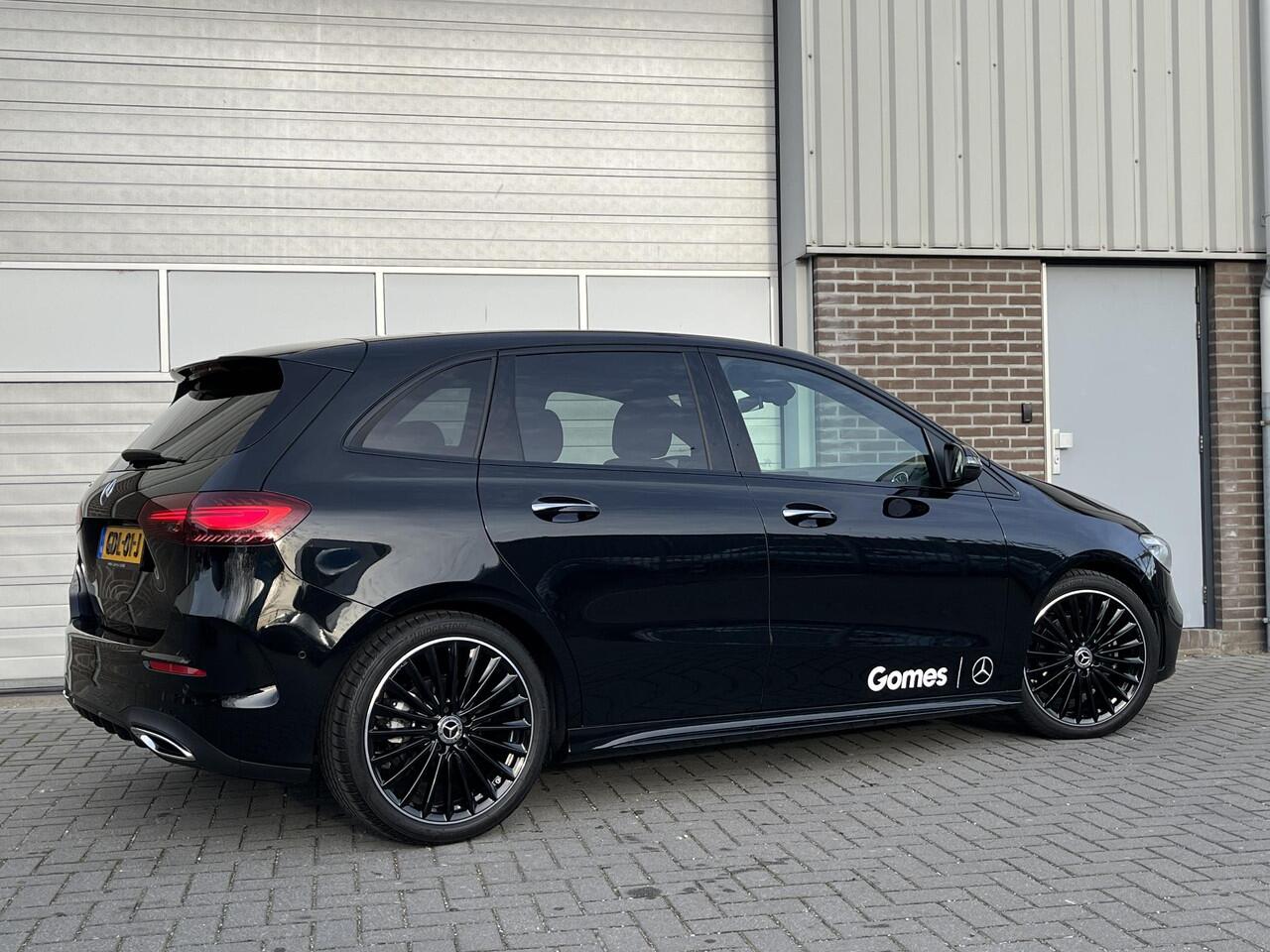 Mercedes-Benz B-KLASSE 180 AMG Line | Night Pakket | Panoramadak | Dodehoekassistent | Advanced Sound System | Augmented Reality voor Navigatie | Sfeerverlichting | Stoelverwarming | Apple CarPlay | Android Auto | Sierdelen Aluminium | Elektrische Achterklep | Achteruitrijcame