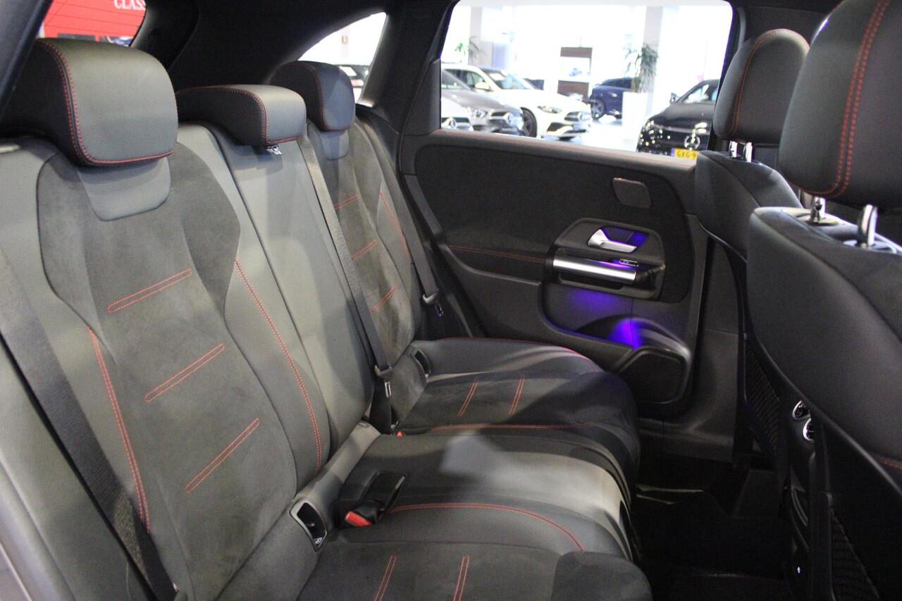 Mercedes-Benz B-KLASSE 180 AMG Line Panorama dak | Trekhaak