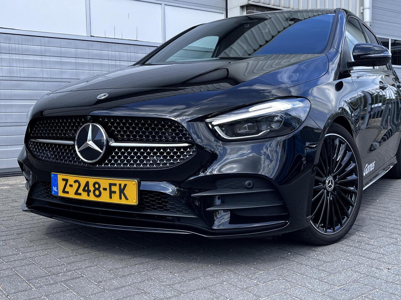 Mercedes-Benz B-KLASSE 180 AMG Line | Premium PLUS | Nightpakket | Panoramadak | 360° Camera | Memorystoelen verwarmd | Head-up Display | Sfeerverlichting