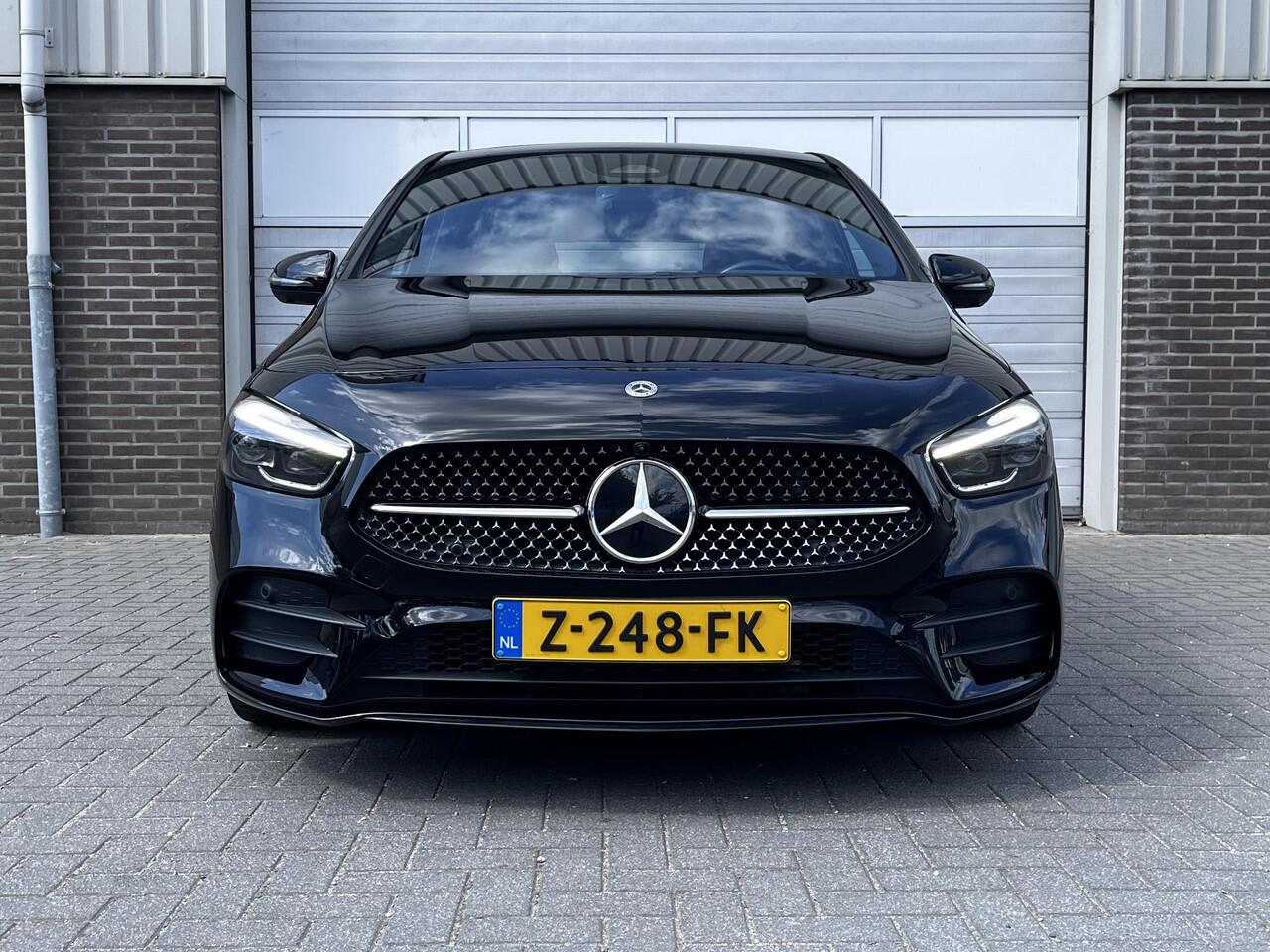 Mercedes-Benz B-KLASSE 180 AMG Line | Premium PLUS | Nightpakket | Panoramadak | 360° Camera | Memorystoelen verwarmd | Head-up Display | Sfeerverlichting