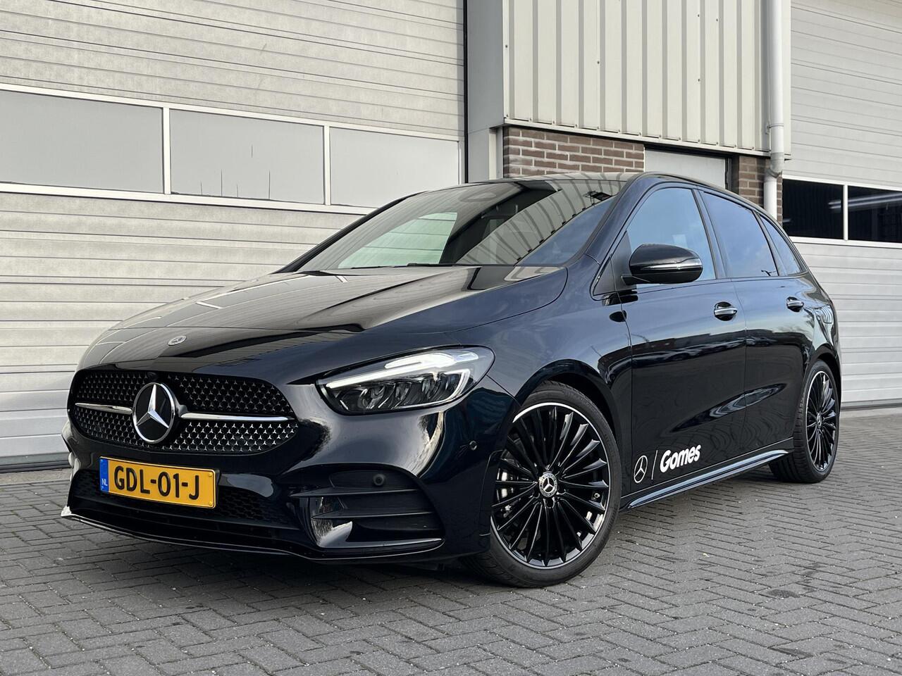 Mercedes-Benz B-KLASSE 180 AMG Line | Night Pakket | Panoramadak | Dodehoekassistent | Advanced Sound System | Augmented Reality voor Navigatie | Sfeerverlichting | Stoelverwarming | Apple CarPlay | Android Auto | Sierdelen Aluminium | Elektrische Achterklep | Achteruitrijcame