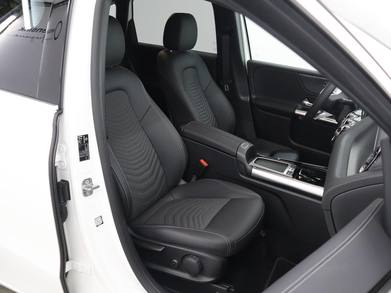 Mercedes-Benz B-KLASSE 250 e Luxury Line | Trekhaak | Getint glas | Verwarmd stuur | Apple carplay |