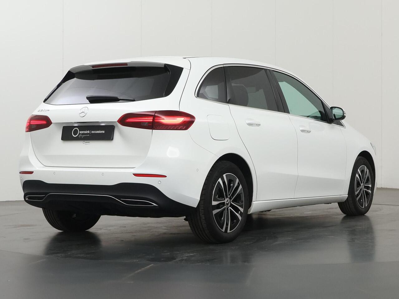 Mercedes-Benz B-KLASSE 250 e Luxury Line | Trekhaak | Getint glas | Verwarmd stuur | Apple carplay |
