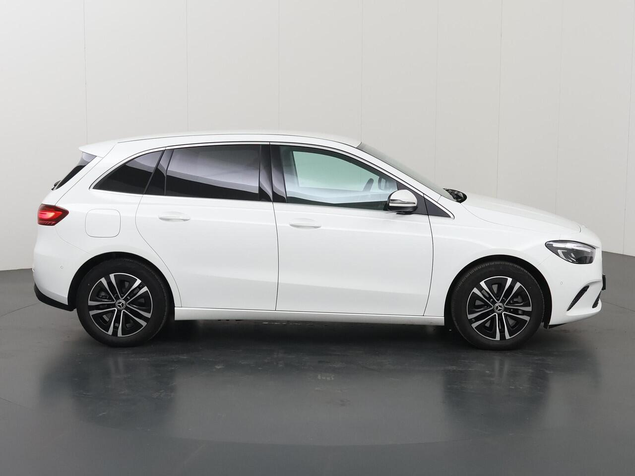 Mercedes-Benz B-KLASSE 250 e Luxury Line | Trekhaak | Getint glas | Verwarmd stuur | Apple carplay |