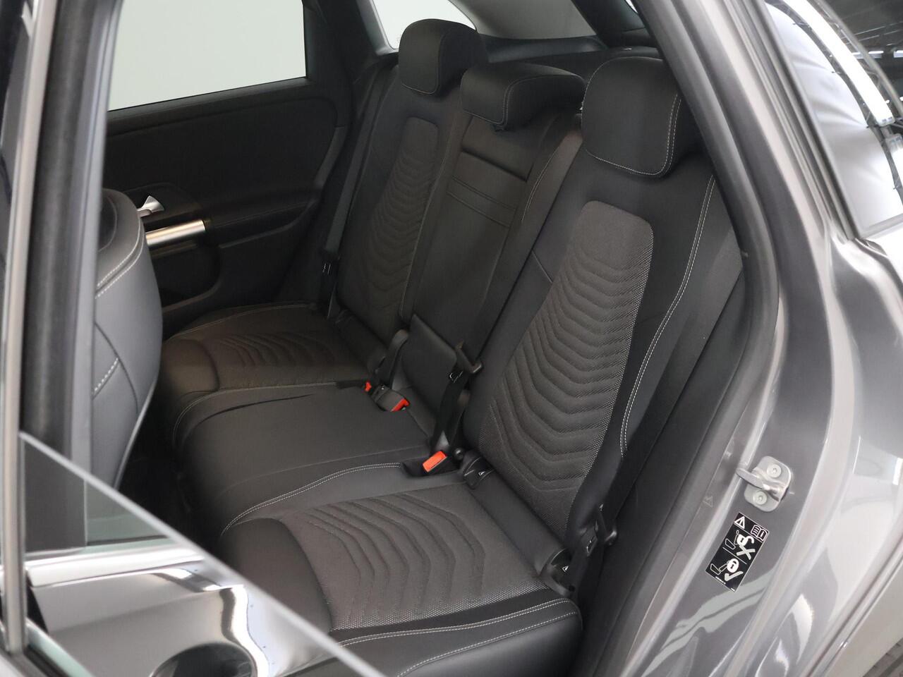 Mercedes-Benz B-KLASSE 250 e Business Solution | Trekhaak | Distronic | Elektrische achterklep | Multibeam |