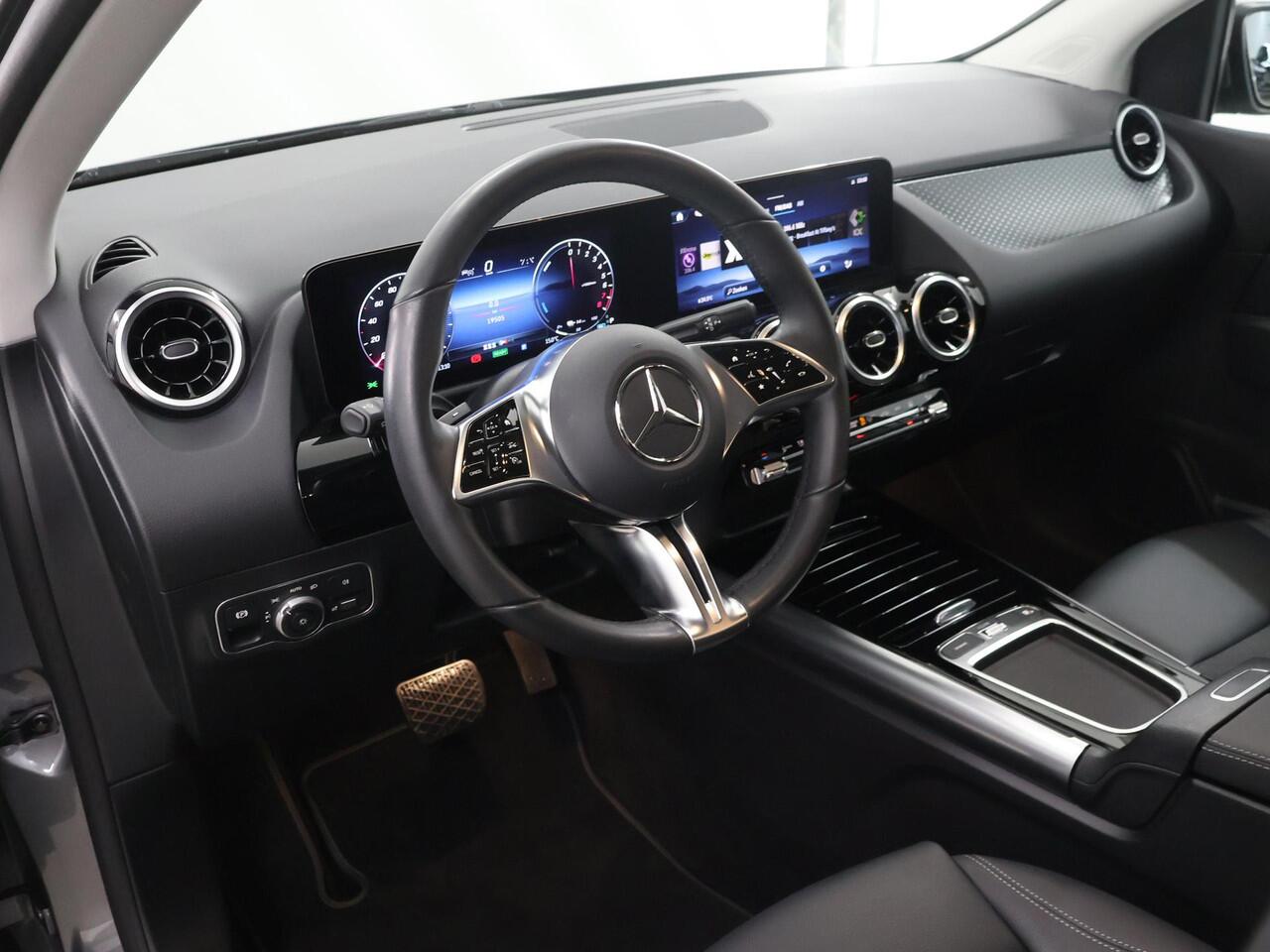 Mercedes-Benz B-KLASSE 250 e Business Solution | Trekhaak | Distronic | Elektrische achterklep | Multibeam |