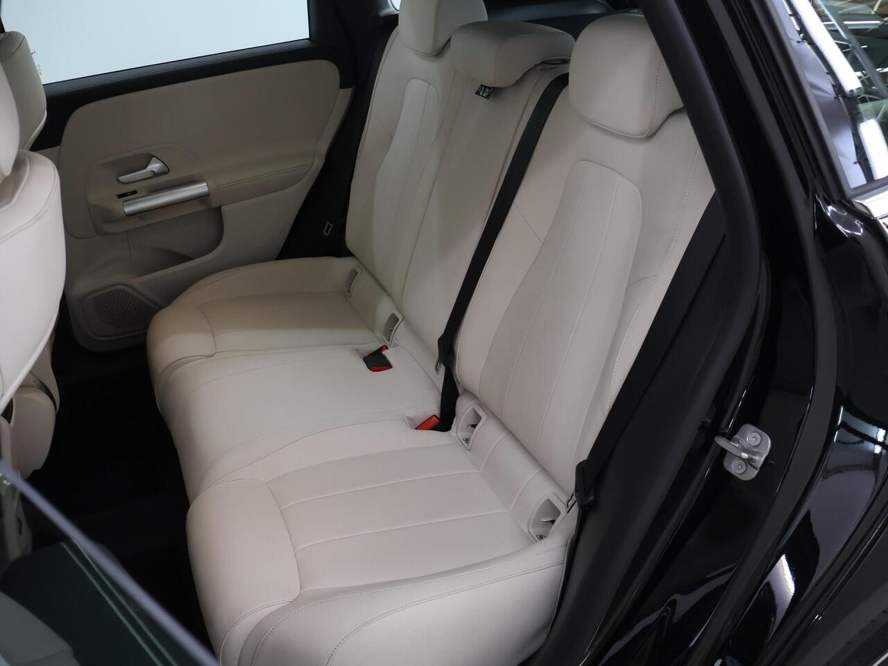 Mercedes-Benz B-KLASSE 250 e Luxury Line | Beige bekleding | Panoramadak | Trekhaak | Verwarmd stuur | Elektrische achterklep |