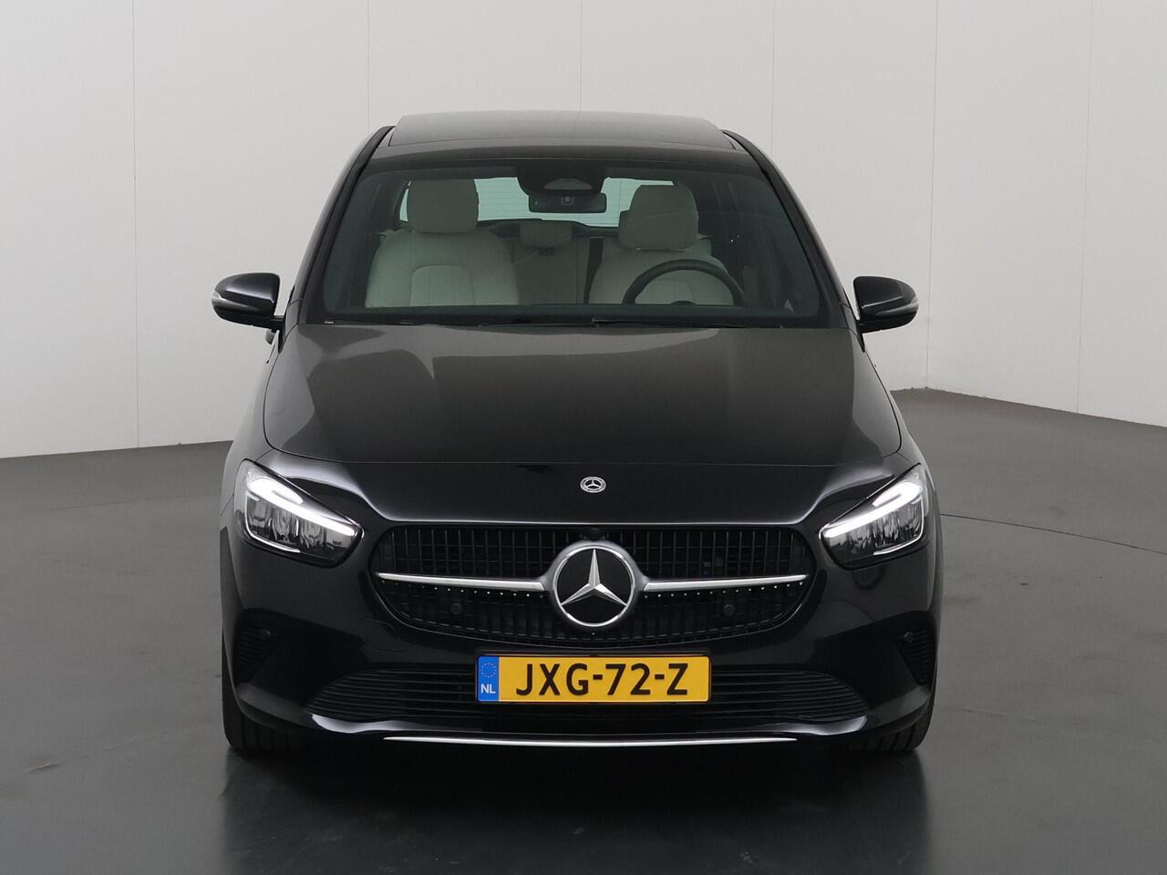 Mercedes-Benz B-KLASSE 250 e Luxury Line | Beige bekleding | Panoramadak | Trekhaak | Verwarmd stuur | Elektrische achterklep |