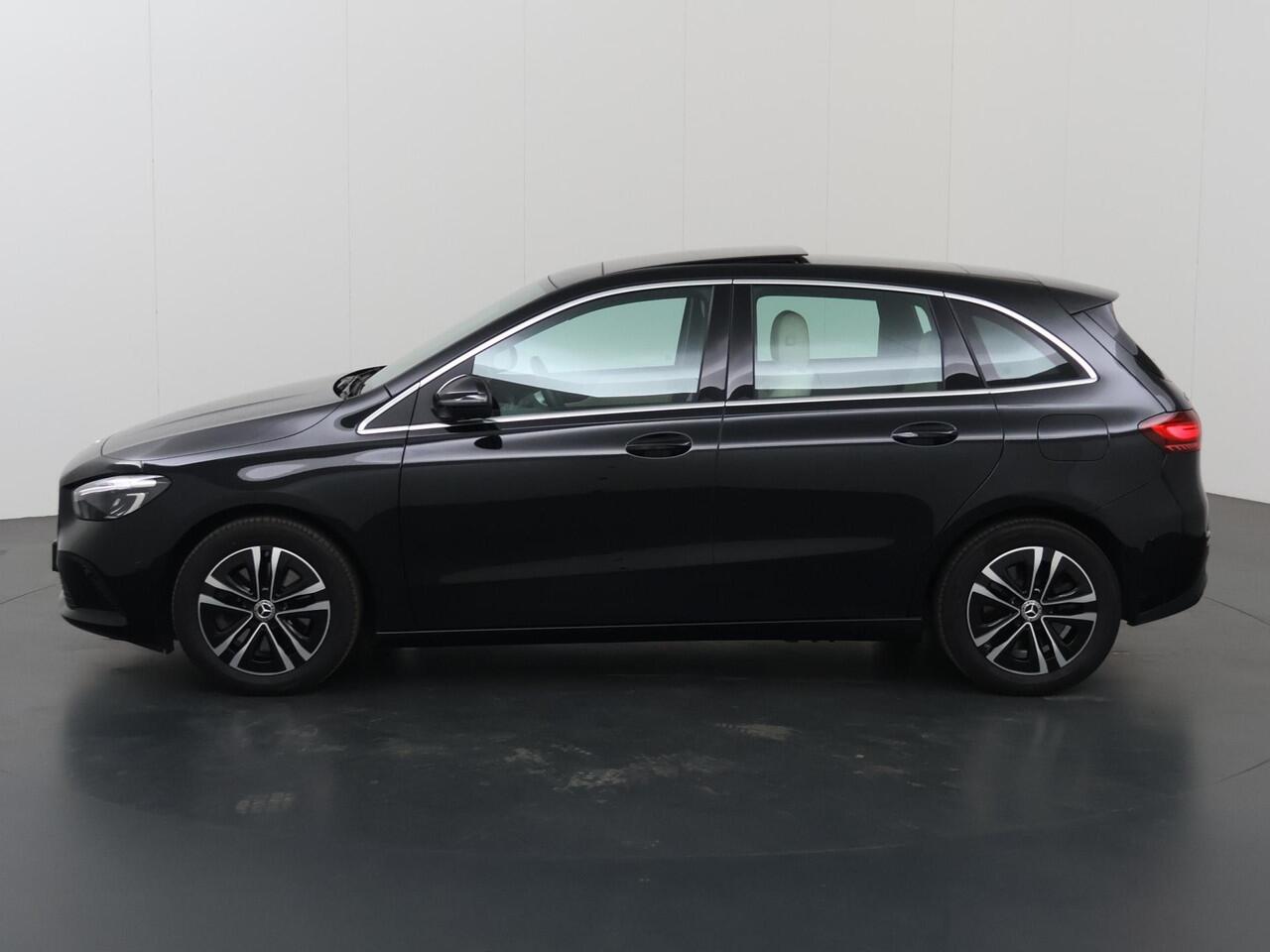 Mercedes-Benz B-KLASSE 250 e Luxury Line | Beige bekleding | Panoramadak | Trekhaak | Verwarmd stuur | Elektrische achterklep |