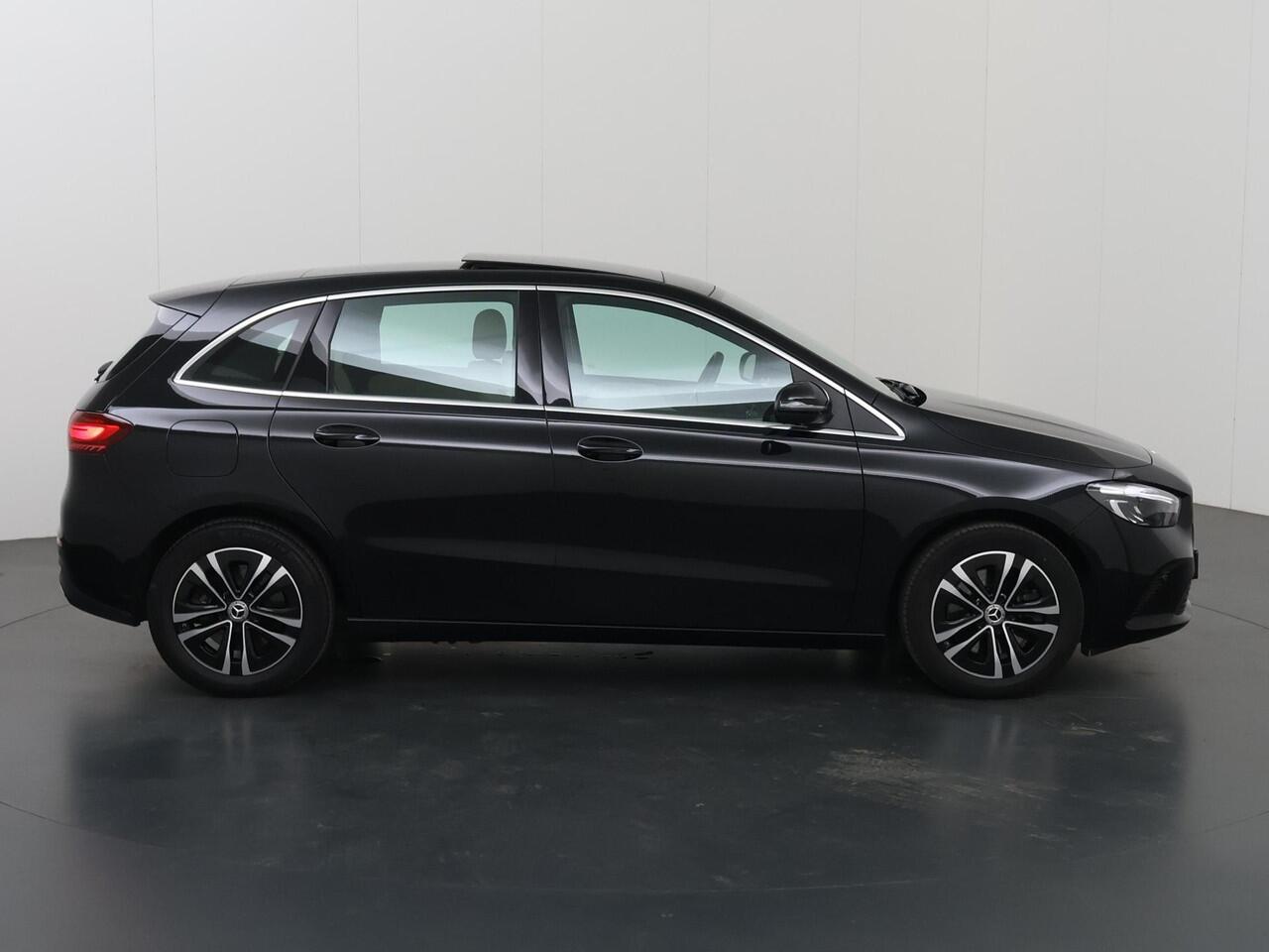 Mercedes-Benz B-KLASSE 250 e Luxury Line | Beige bekleding | Panoramadak | Trekhaak | Verwarmd stuur | Elektrische achterklep |