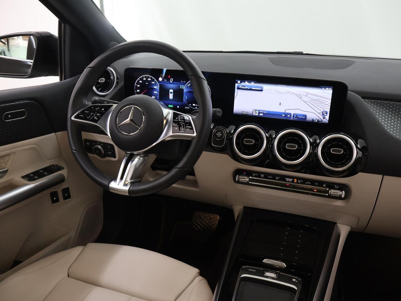 Mercedes-Benz B-KLASSE 250 e Luxury Line | Beige bekleding | Panoramadak | Trekhaak | Verwarmd stuur | Elektrische achterklep |