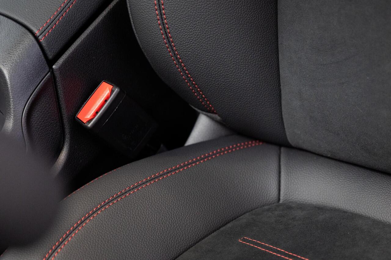 Mercedes-Benz B-KLASSE 180 Star Edition AMG Line Panorama dak | Trekhaak