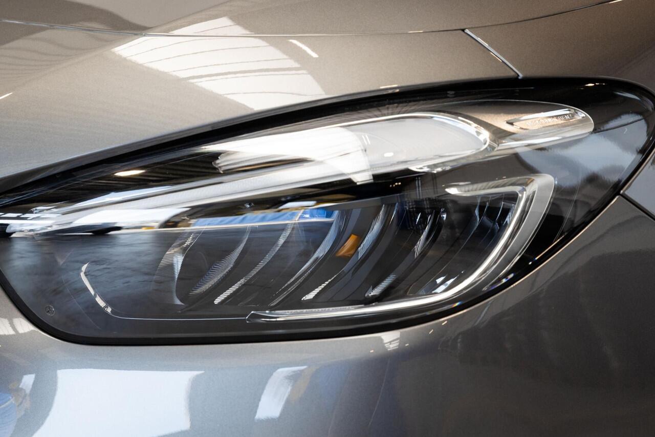 Mercedes-Benz B-KLASSE 180 Star Edition AMG Line Panorama dak | Trekhaak