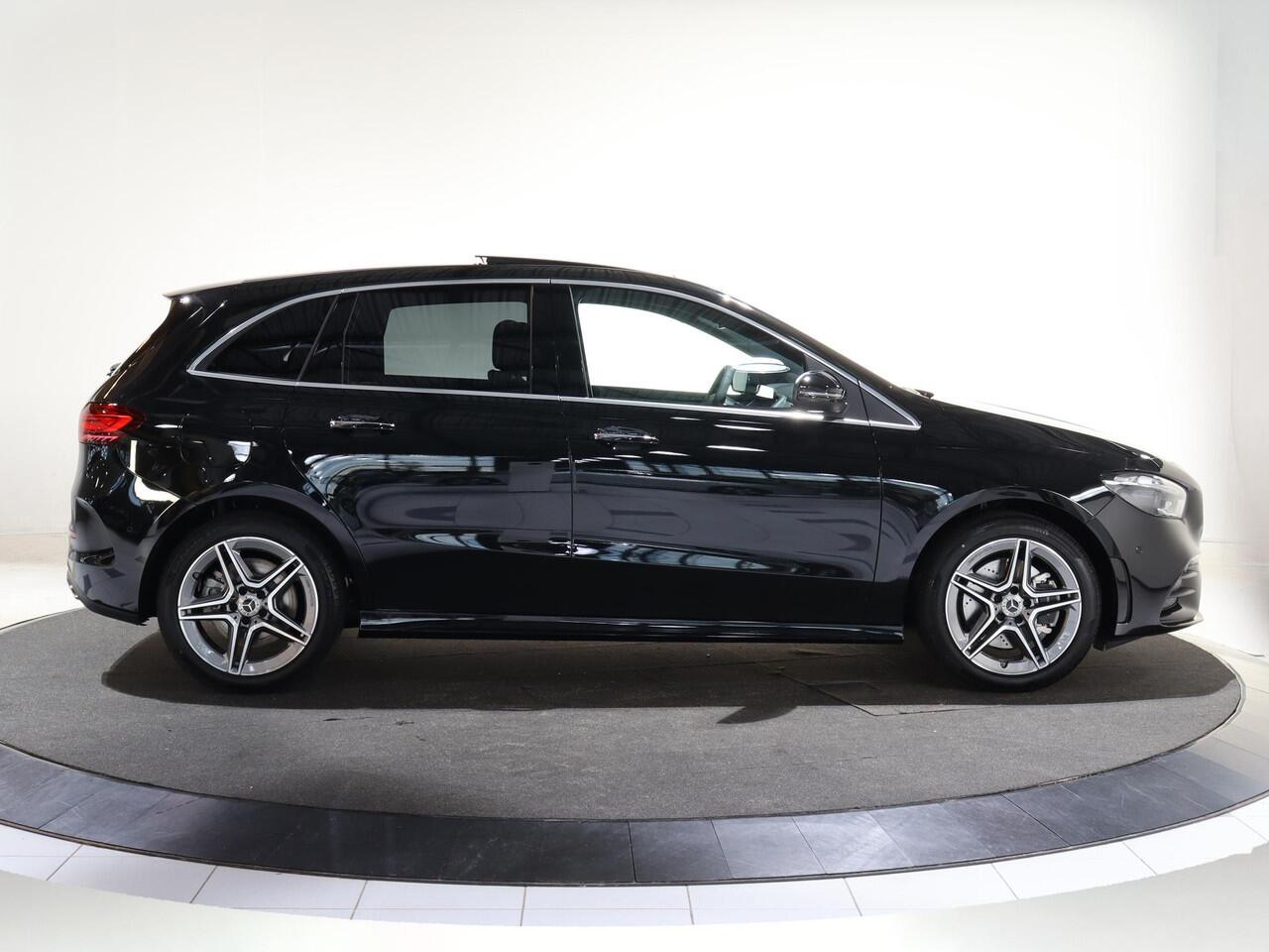 Mercedes-Benz B-KLASSE 250e Business Solution AMG | Panoramaschuifdak | Winter pakket | Achteruitrijcamera | Trekhaak |