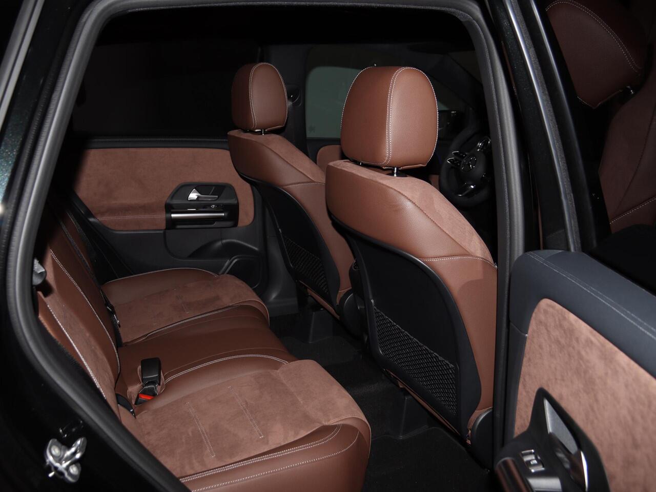 Mercedes-Benz B-KLASSE 250e Business Solution AMG | Panoramaschuifdak | Winter pakket | Achteruitrijcamera | Trekhaak |