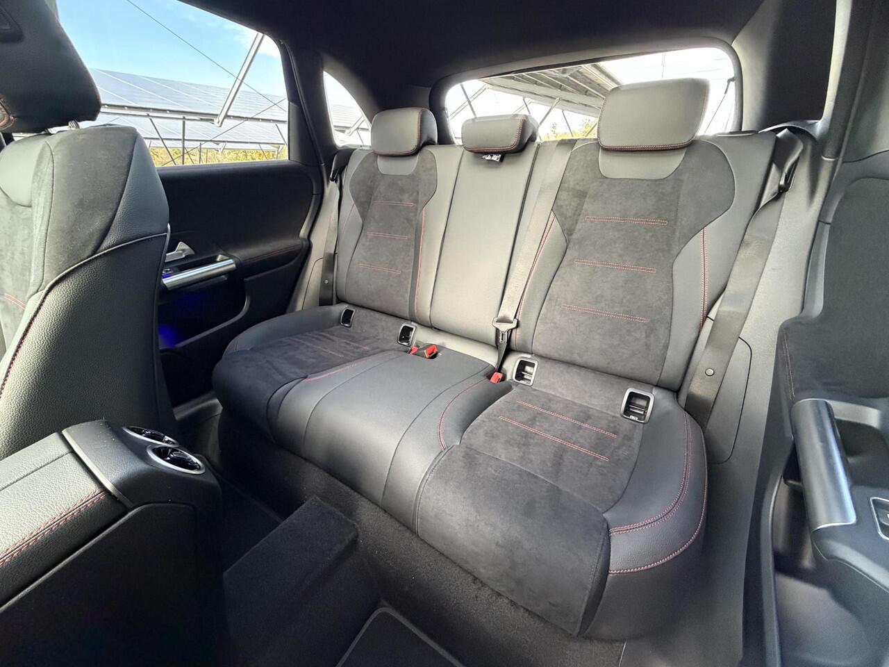 Mercedes-Benz B-KLASSE 250e Business Solution AMG | Night | Panoramaschuifdak | Premium plus pakket | Winter pakket | Trekhaak | Head-up display |