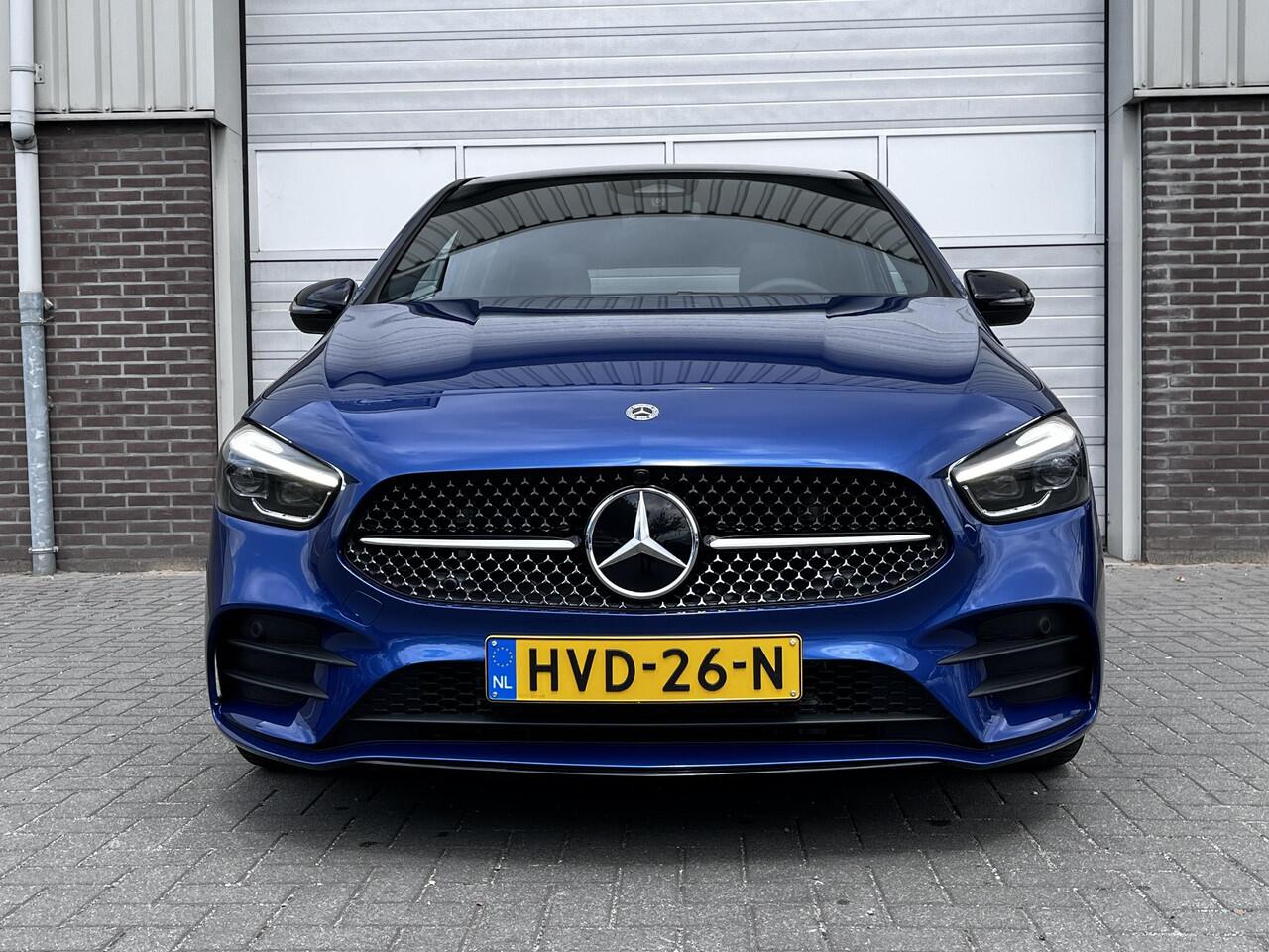 Mercedes-Benz B-KLASSE 180 Star Edition AMG | Night Pakket | Panoramadak | Dodehoekassistent | MULTIBEAM LED Koplampen | Apple CarPlay | Android Auto | Sfeerverlichting | Stoelverwarming | Achteruitrijcamera | Elektrisch Inklapbare Buitenspiegels