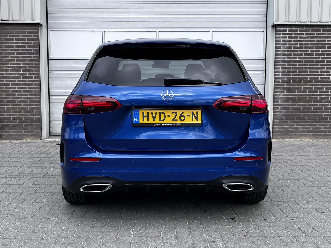 Mercedes-Benz B-KLASSE 180 Star Edition AMG | Night Pakket | Panoramadak | Dodehoekassistent | MULTIBEAM LED Koplampen | Apple CarPlay | Android Auto | Sfeerverlichting | Stoelverwarming | Achteruitrijcamera | Elektrisch Inklapbare Buitenspiegels