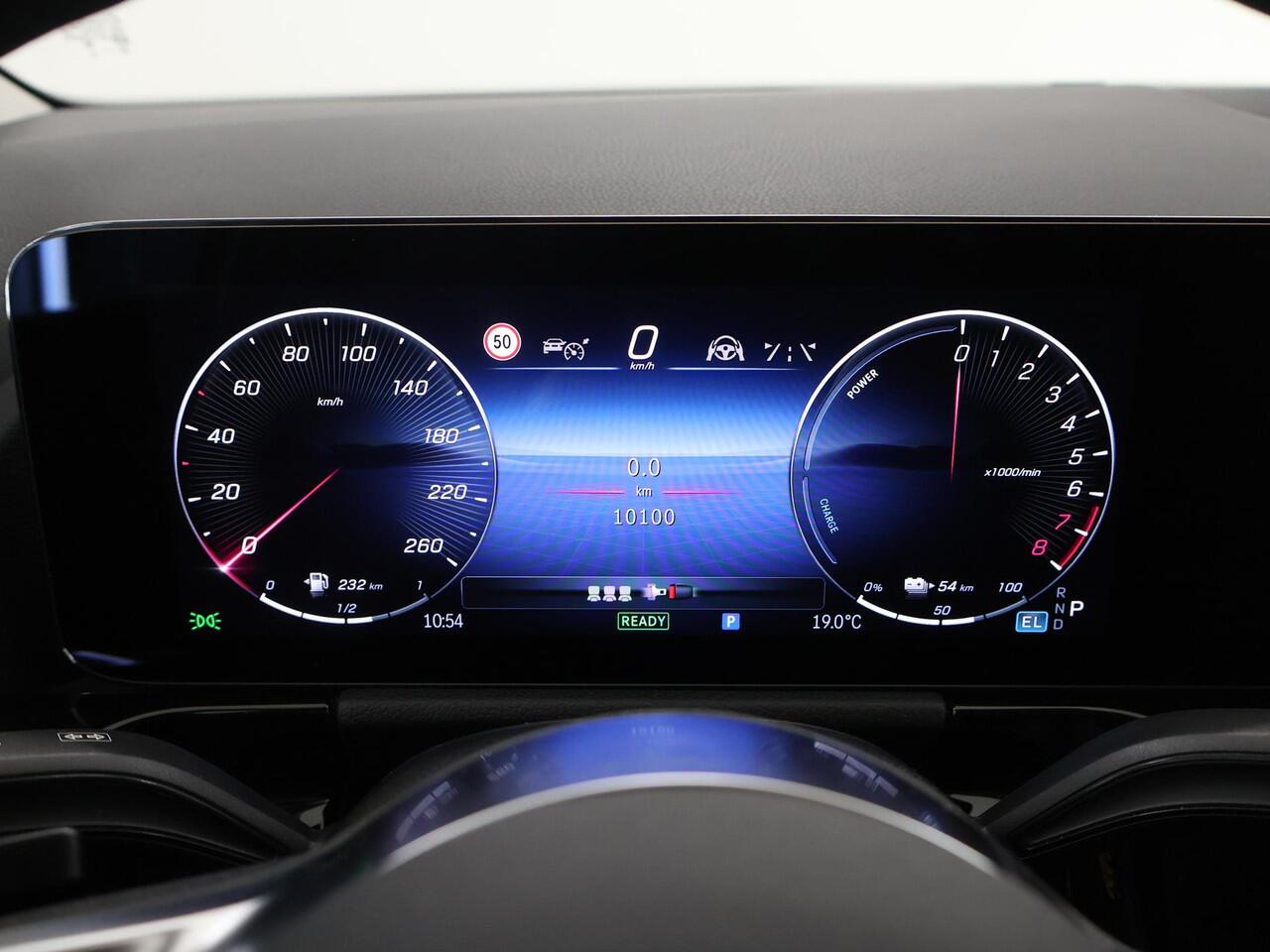 Mercedes-Benz B-KLASSE 250 e Star Edition Luxury Line | Night pakket | Trekhaak elektrisch | Stoelverwarming | Verwarmd stuur |