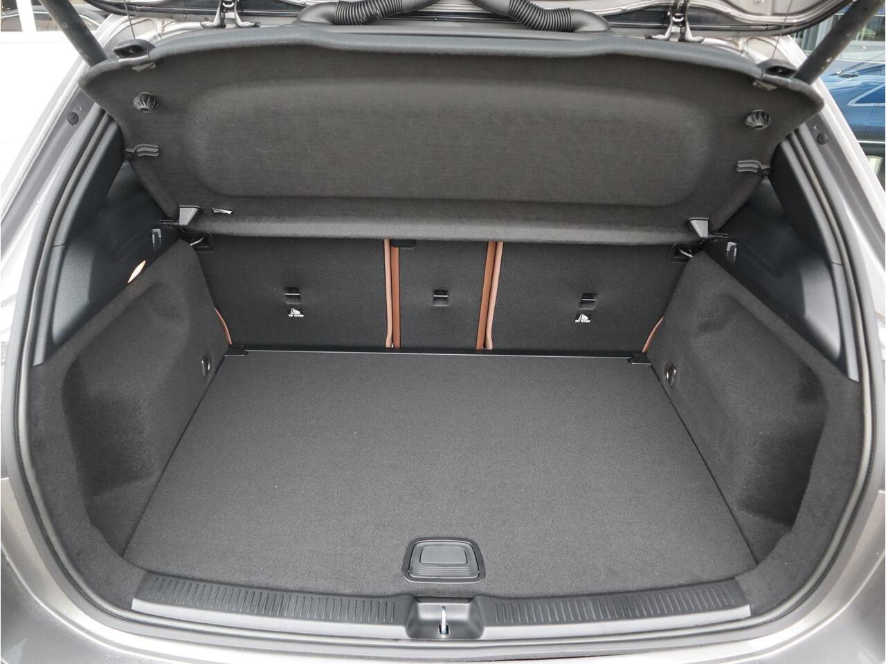 Mercedes-Benz B-KLASSE 180 Business Solution AMG