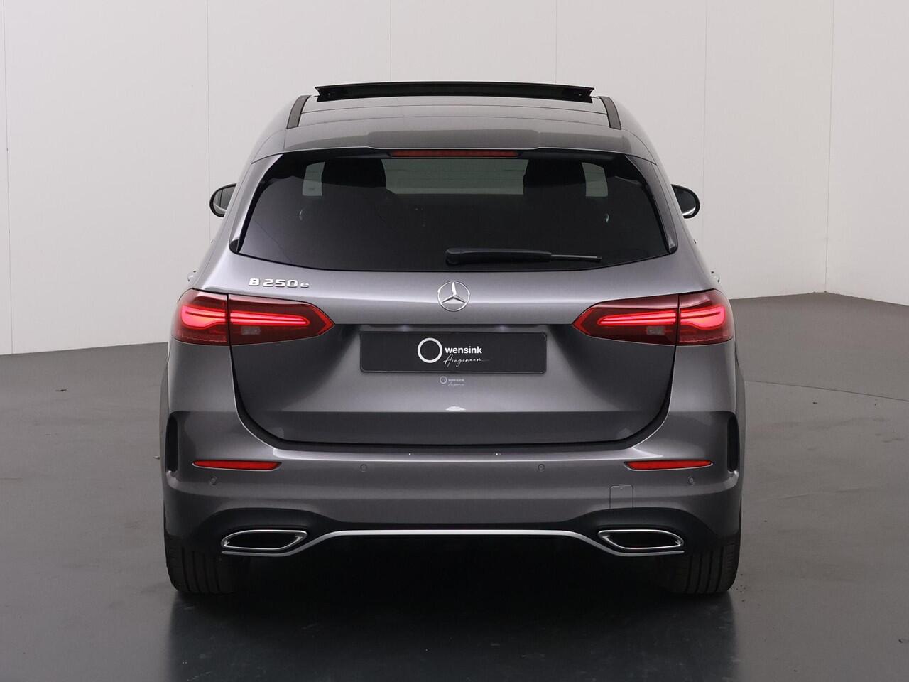 Mercedes-Benz B-KLASSE 250 e AMG Line | Panoramadak | Trekhaak | Stoelverwarming |