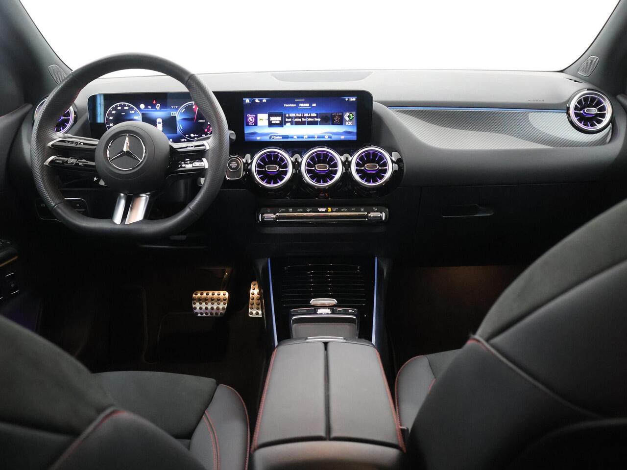 Mercedes-Benz B-KLASSE 250 e AMG Line | Panoramadak | Trekhaak | Stoelverwarming |