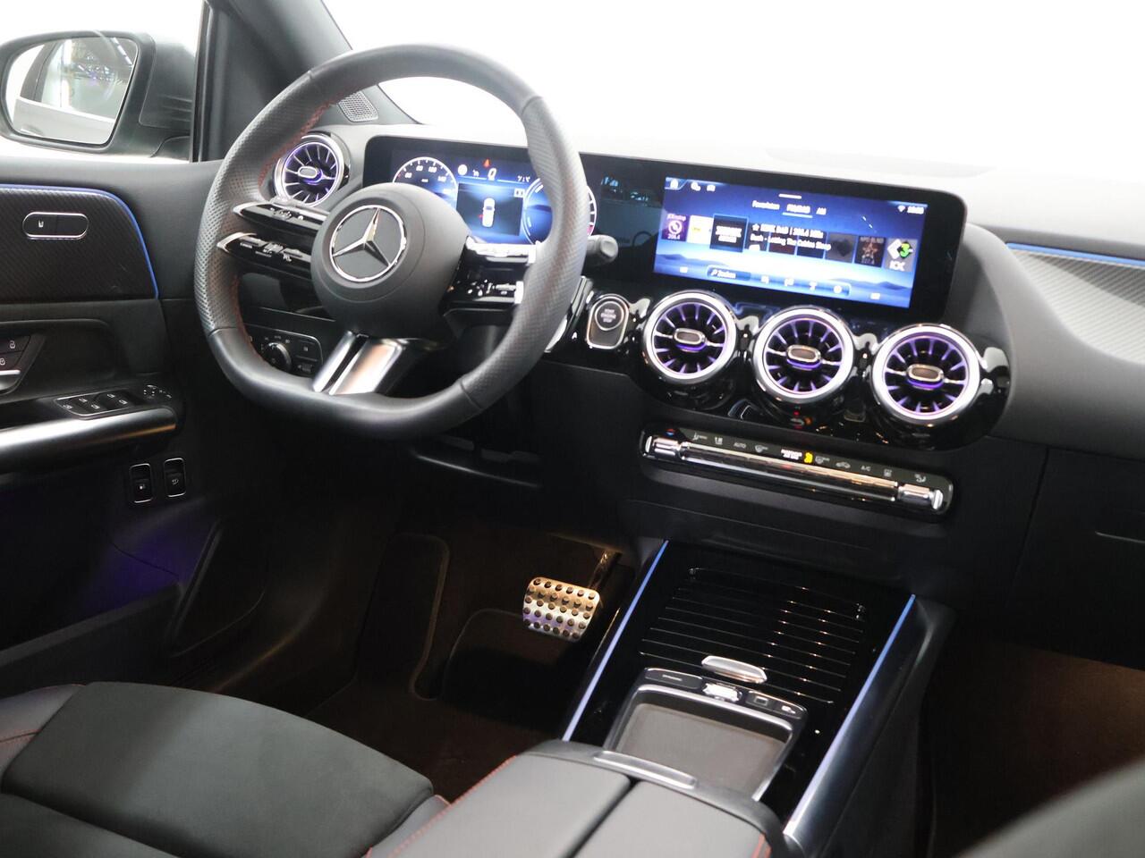 Mercedes-Benz B-KLASSE 250 e AMG Line | Panoramadak | Trekhaak | Stoelverwarming |