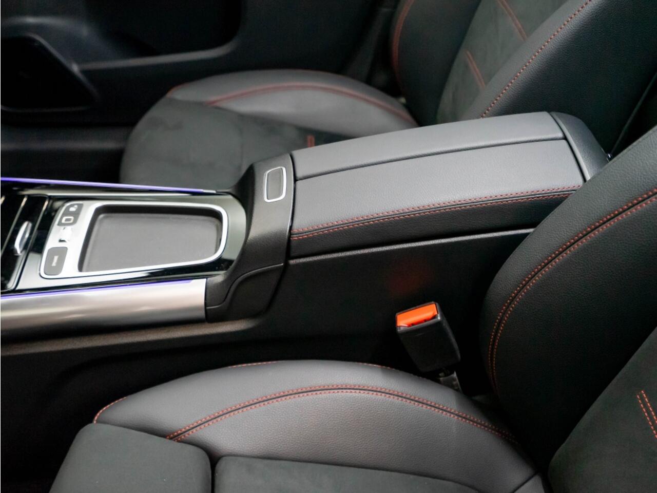 Mercedes-Benz B-KLASSE B 250e AMG Line | Trekhaak | Winterpakket | Keyless | Multibeam