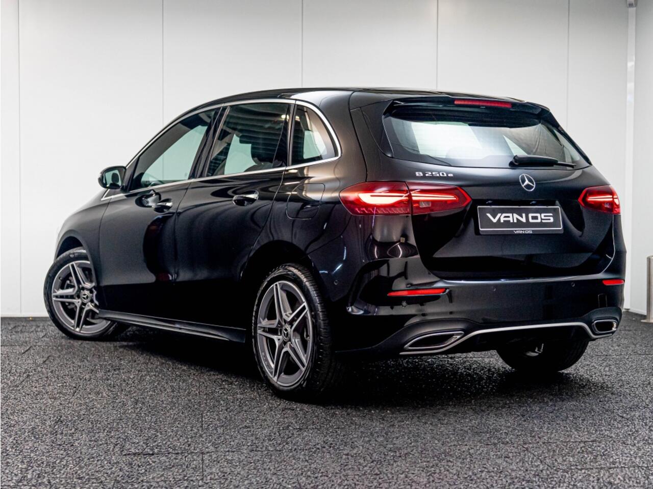 Mercedes-Benz B-KLASSE B 250e AMG Line | Trekhaak | Winterpakket | Keyless | Multibeam