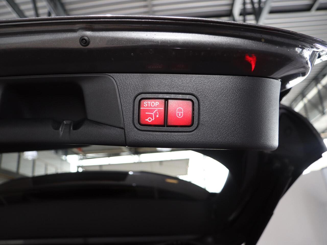 Mercedes-Benz B-KLASSE 250e Business Solution AMG | Panoramaschuifdak | Night | Winter pakket | Trekhaak | Stoelverwarming |