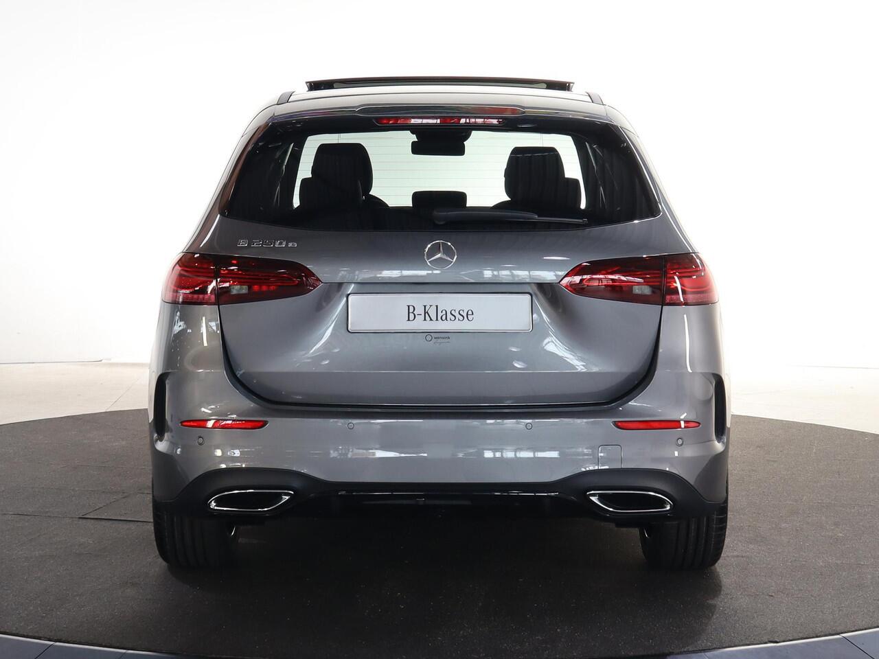 Mercedes-Benz B-KLASSE 250e Business Solution AMG | Panoramaschuifdak | Night | Winter pakket | Trekhaak | Stoelverwarming |