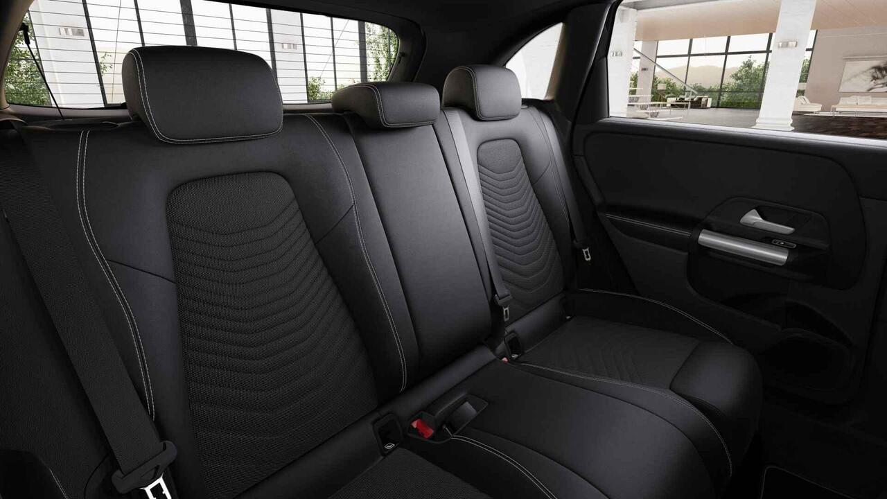 Mercedes-Benz B-KLASSE 180 Business Solution Luxury Line | Achteruitrijcamera | Panoramaschuifdak | Trekhaak | MULTIBEAM LED |