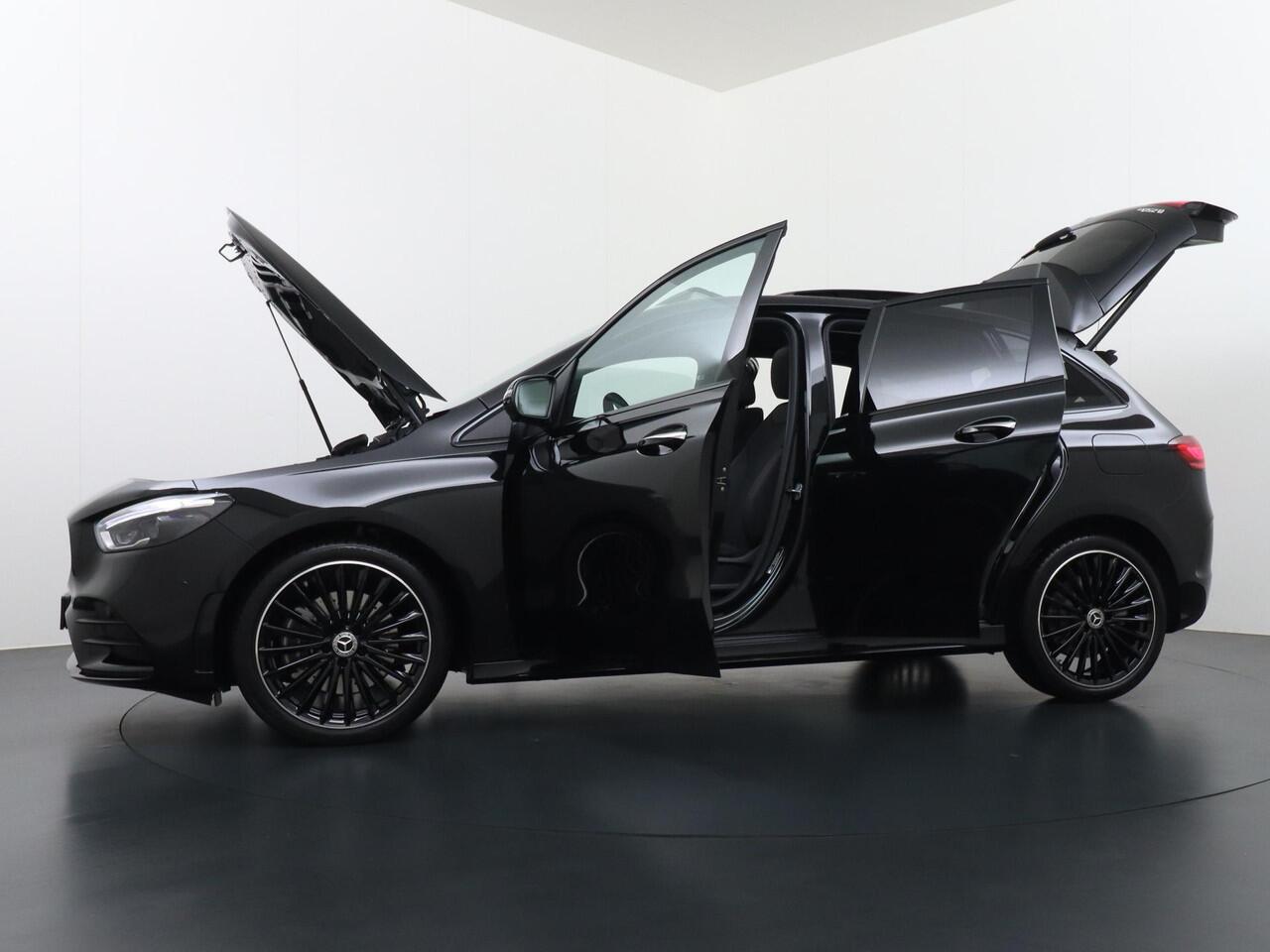 Mercedes-Benz B-KLASSE 250 e Business Solution AMG | Trekhaak Wegklapbaar | Distronic Cruise Control | Panorama - Schuifdak | Memorystoelen | Multibeam Led | Apple Carplay & Android Auto | Head-Up Display | 360° Camera