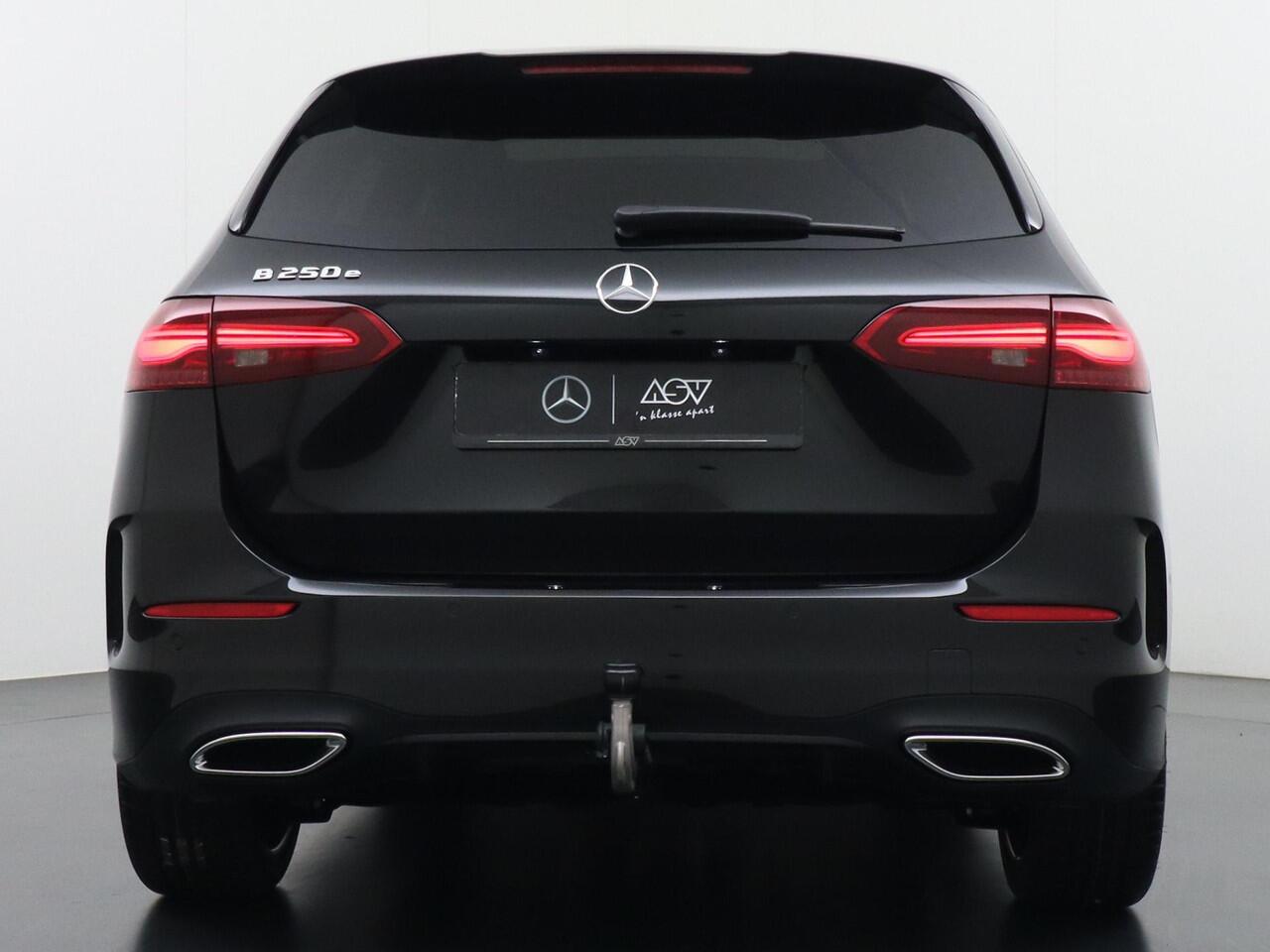 Mercedes-Benz B-KLASSE 250 e Business Solution AMG | Trekhaak Wegklapbaar | Distronic Cruise Control | Panorama - Schuifdak | Memorystoelen | Multibeam Led | Apple Carplay & Android Auto | Head-Up Display | 360° Camera