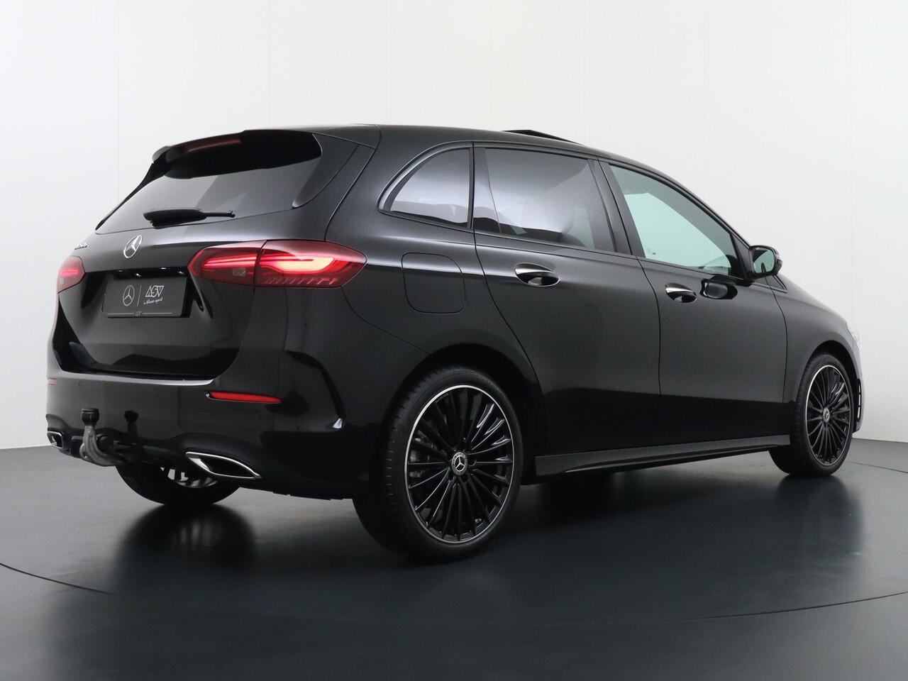 Mercedes-Benz B-KLASSE 250 e Business Solution AMG | Trekhaak Wegklapbaar | Distronic Cruise Control | Panorama - Schuifdak | Memorystoelen | Multibeam Led | Apple Carplay & Android Auto | Head-Up Display | 360° Camera
