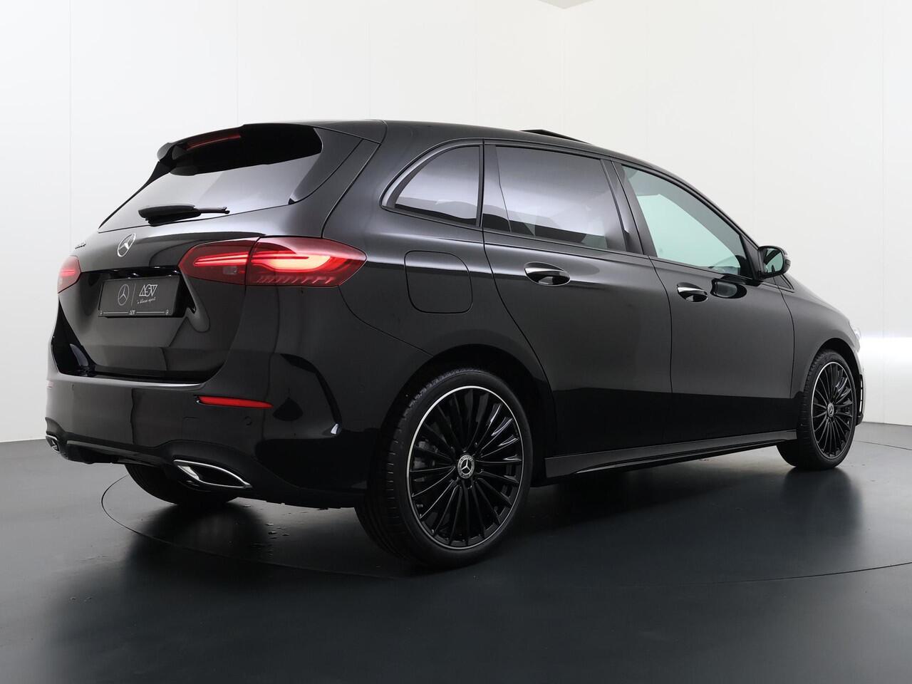 Mercedes-Benz B-KLASSE 250 e Business Solution AMG | Trekhaak Wegklapbaar | Multibeam Led | Panorama - Schuifdak | Apple Carplay & Android Auto | DAB+ Radio | Nightpakket | Achteruitrijcamera