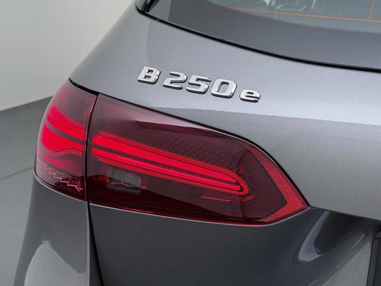 Mercedes-Benz B-KLASSE 250 e Business Solution AMG | Panorama - Schuifdak | Multibeam Led | DAB+ Radio | Apple Carplay & Android Auto | Sfeerverlichting | Achteruitrijcamera