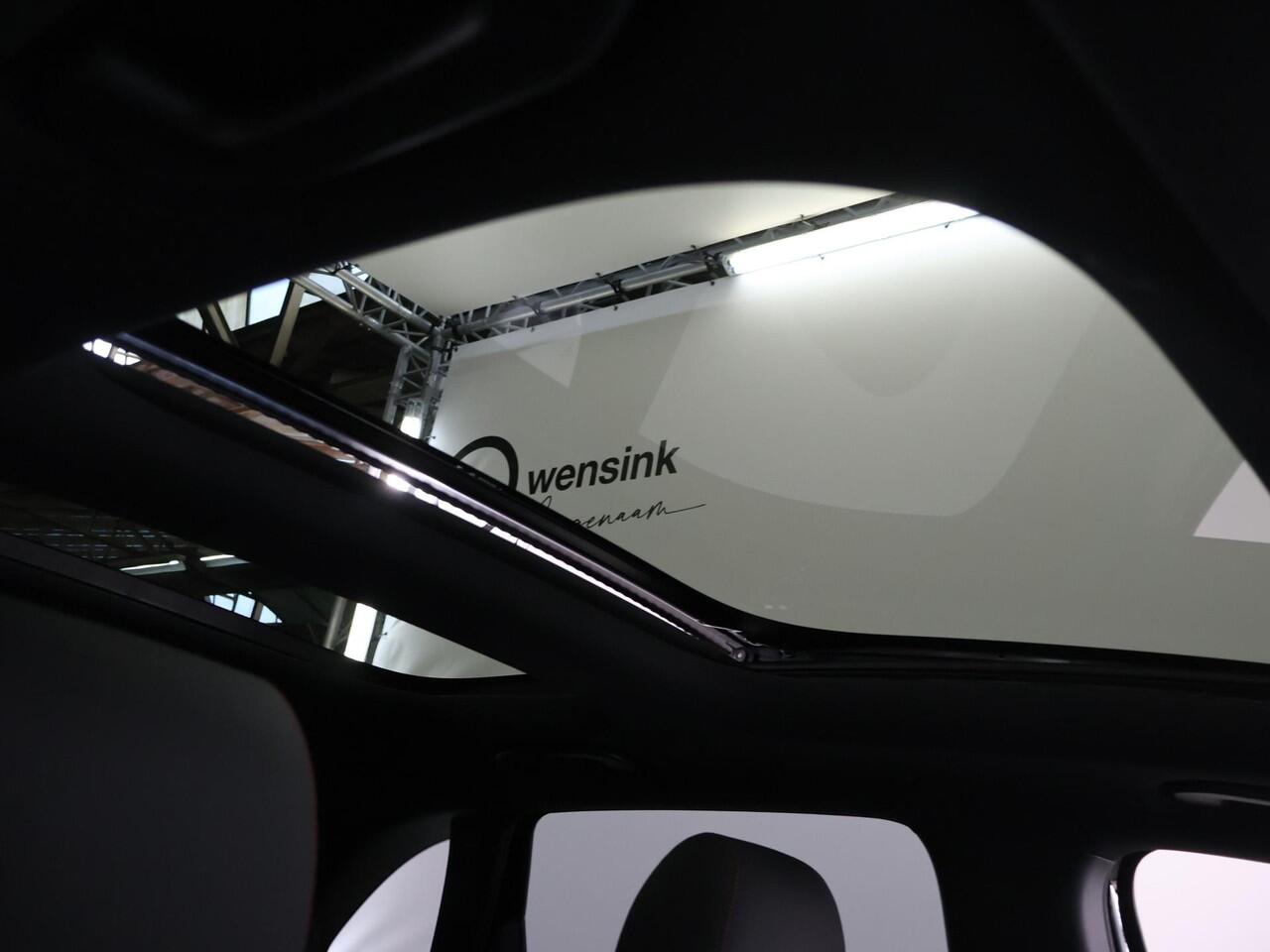 Mercedes-Benz B-KLASSE 250e Business Solution AMG | Panoramaschuifdak | Night | Winter pakket | Trekhaak | Stoelverwarming |