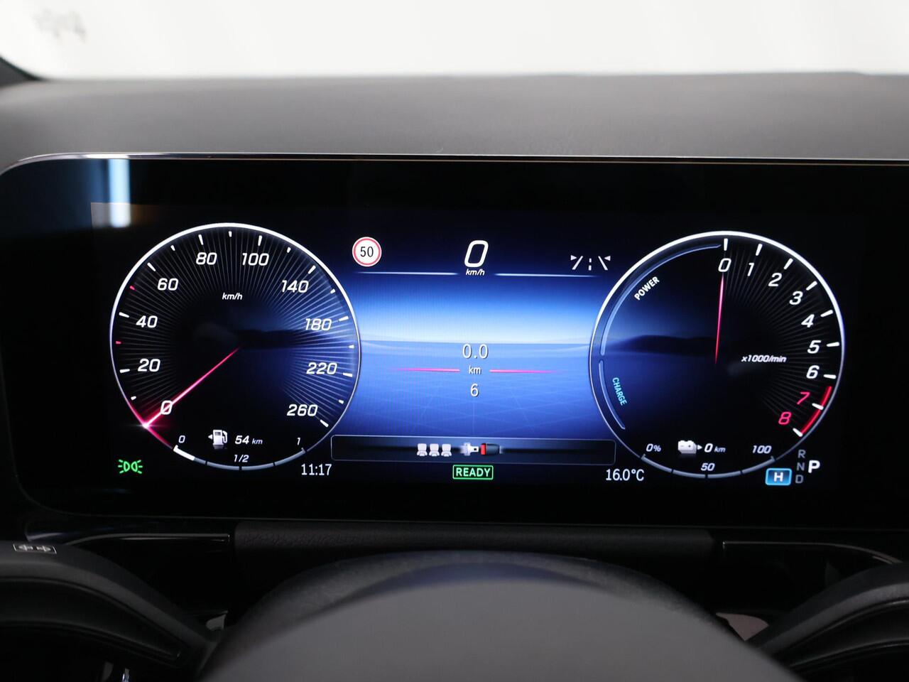 Mercedes-Benz B-KLASSE 250e Business Solution AMG | Panoramaschuifdak | Night | Winter pakket | Trekhaak | Stoelverwarming |