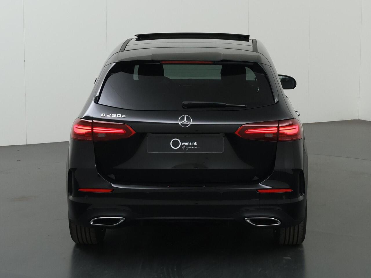 Mercedes-Benz B-KLASSE 250e Business Solution AMG | Panoramaschuifdak | Night | Winter pakket | Trekhaak | Stoelverwarming |