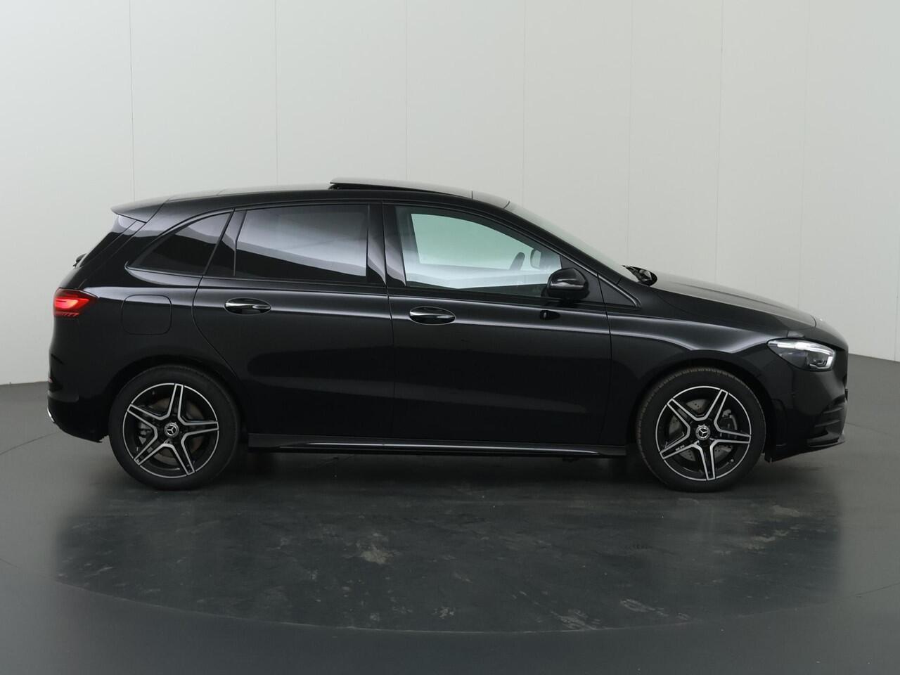 Mercedes-Benz B-KLASSE 250e Business Solution AMG | Panoramaschuifdak | Night | Winter pakket | Trekhaak | Stoelverwarming |