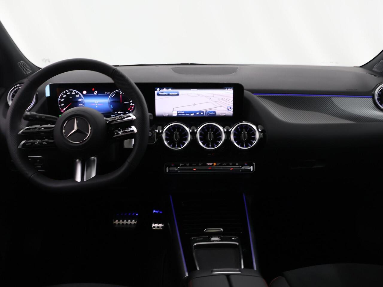 Mercedes-Benz B-KLASSE 250e Business Solution AMG | Panoramaschuifdak | Night | Winter pakket | Trekhaak | Stoelverwarming |